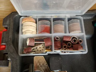 Mini taladro rotatorio Hychika con accesorios