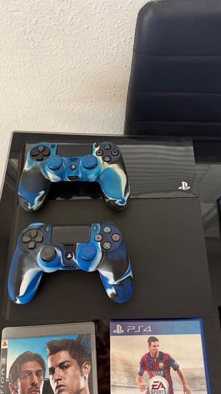 Consola PS4 + 2 Mandos + 7 Juegos
