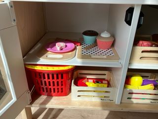 Cocina infantil + accesorios de comida de madera