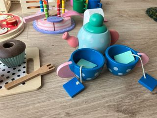Cocina infantil + accesorios de comida de madera