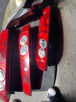 Ford Fiesta Faro Delantero Izq. y Traseros