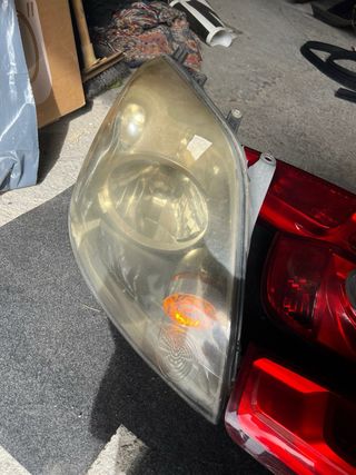 Ford Fiesta Faro Delantero Izq. y Traseros