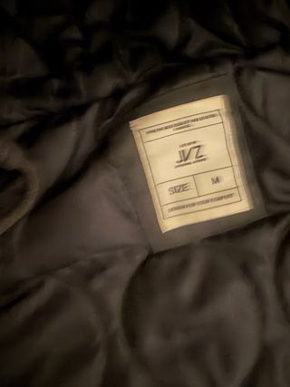 Chaqueta verde oliva con capucha