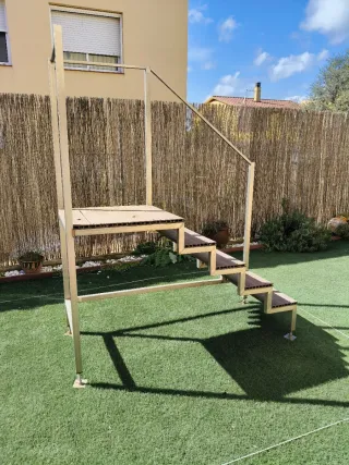 Escalera con plataforma para piscina