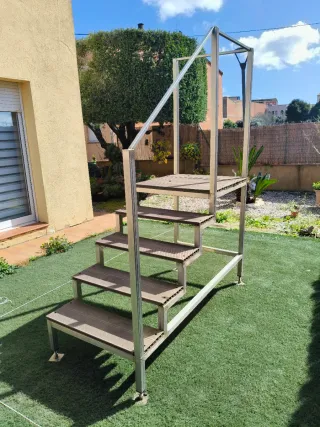 Escalera con plataforma para piscina