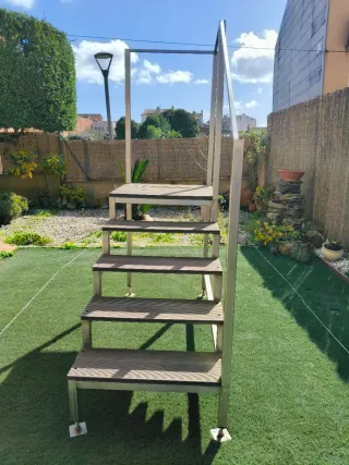 Escalera con plataforma para piscina
