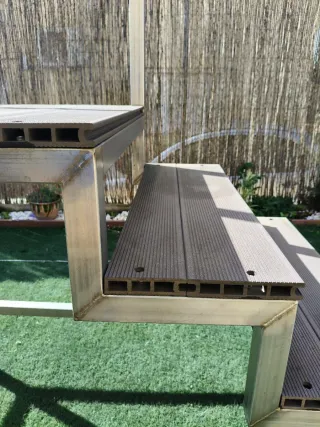 Escalera con plataforma para piscina