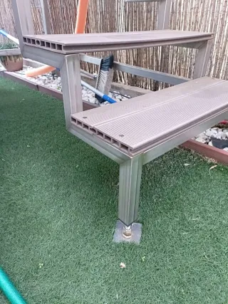 Escalera con plataforma para piscina