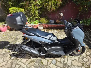 Yamaha NMAX 125cc Scooter Automática