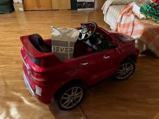 Coche eléctrico infantil rojo