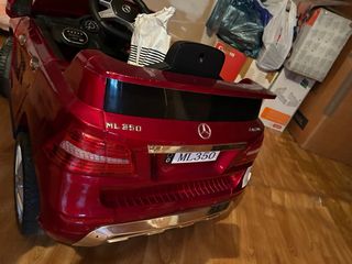 Coche eléctrico infantil rojo