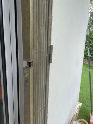 Puerta reja metálica extensible