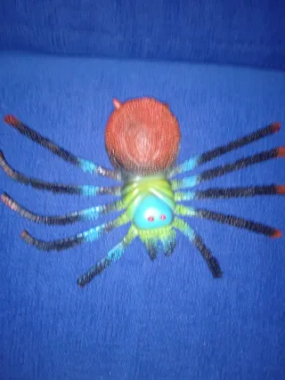 Araña de plástico grande multicolor