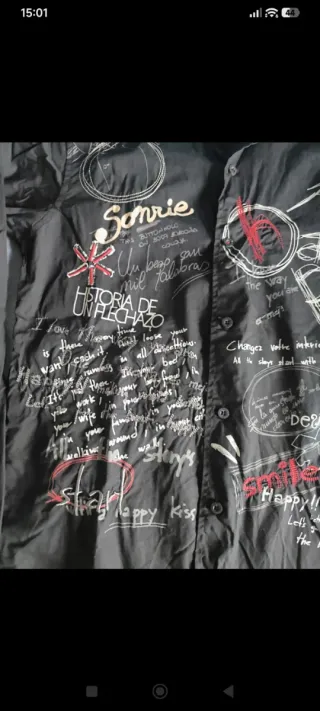 Camisa negra manga larga con estampado