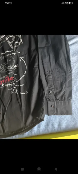 Camisa negra manga larga con estampado