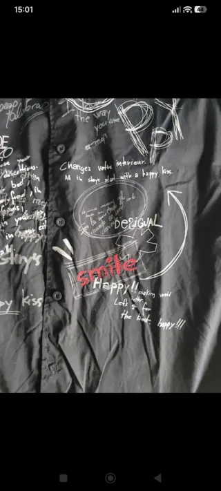 Camisa negra manga larga con estampado