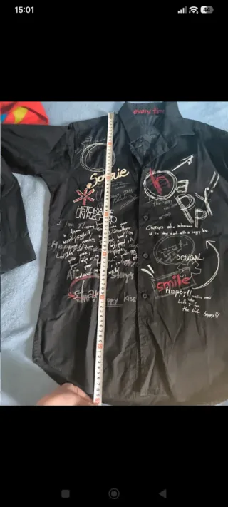 Camisa negra manga larga con estampado