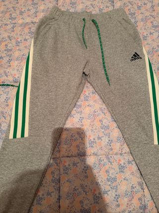 Pantalón chándal Adidas gris y verde