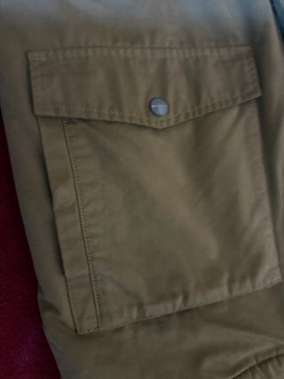 Chaqueta beige con capucha