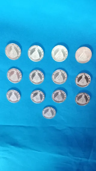 Juego de monedas para arras de plata