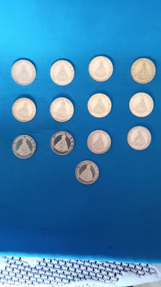 Juego de monedas para arras de plata