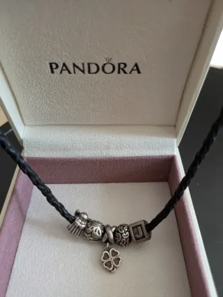 Collar Pandora Cordón Negro con 5 charm plata