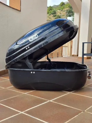 Cofre de techo negro brillante