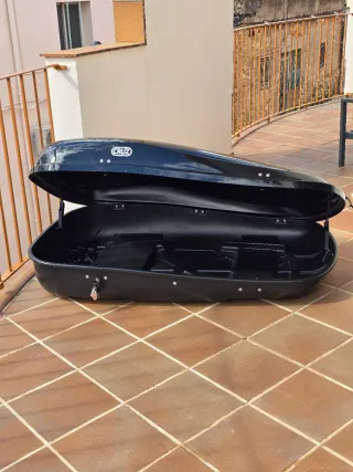 Cofre de techo negro brillante