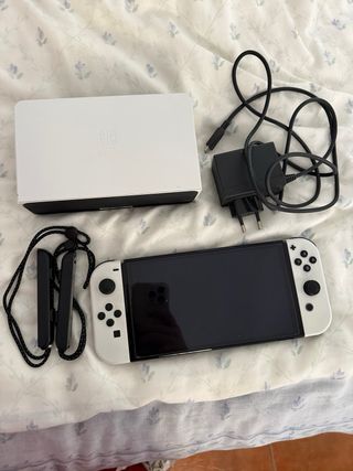 Nintendo Switch OLED Bianca