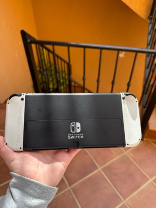 Nintendo Switch OLED Bianca