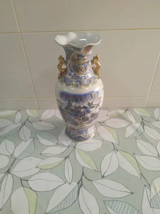 Jarrón de cerámica decorado