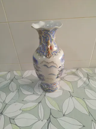 Jarrón de cerámica decorado