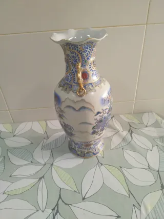 Jarrón de cerámica decorado