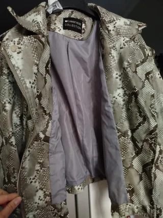 Cazadora polipiel efecto serpiente