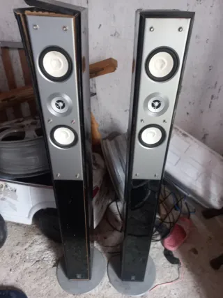 Altavoces Torre Negro y Plata