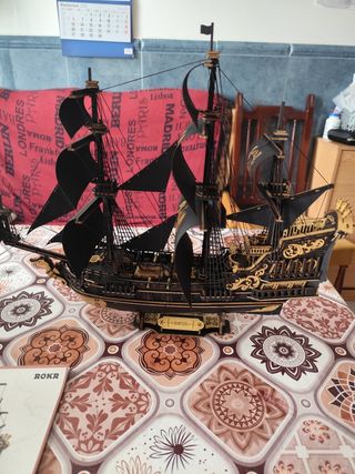 Maqueta Barco Madera Negro Dorado