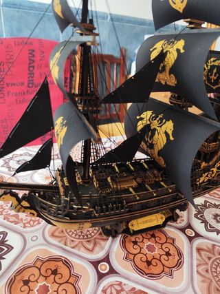 Maqueta Barco Madera Negro Dorado