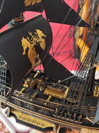 Maqueta Barco Madera Negro Dorado