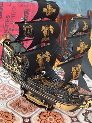 Maqueta Barco Madera Negro Dorado