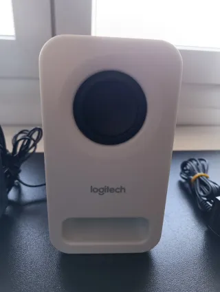 Altavoces Logitech Blancos y Negros