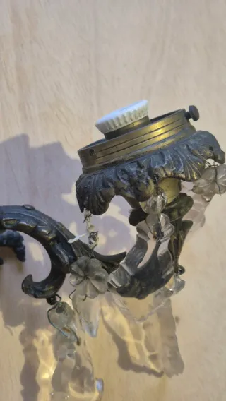 Aplique antiguo de bronce con cristales