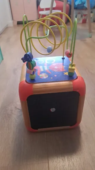 Cubo de actividades de madera para niños