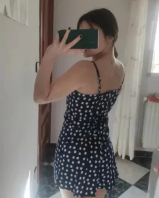 Mono azul con lunares blancos