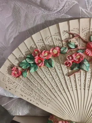 Abanico Decorativo Flores y Mariposas