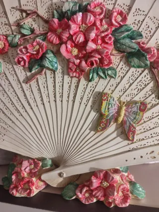 Abanico Decorativo Flores y Mariposas