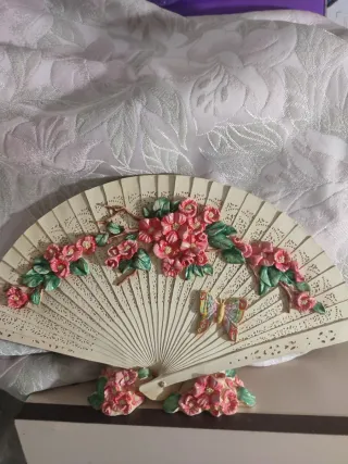 Abanico Decorativo Flores y Mariposas