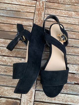 Tacchi neri con piattaforma