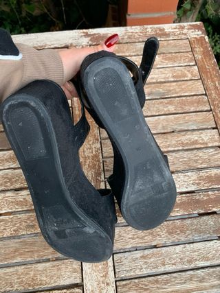 Tacchi neri con piattaforma