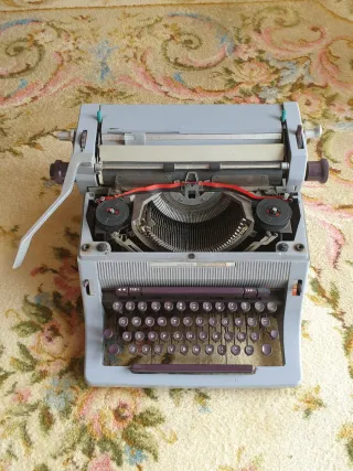 Máquina de escribir Olivetti Línea 88