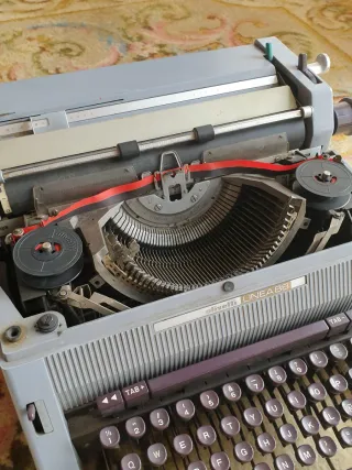 Máquina de escribir Olivetti Línea 88